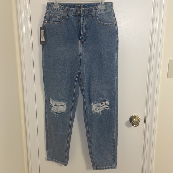 NWT Pretty Little Thing Knee Rip Light Wash Mom Jeans US Size 6 - Picture 5 of 15